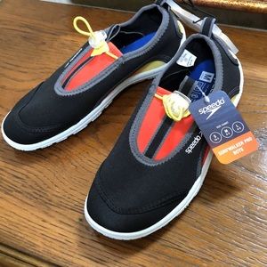 - New Junior Boy’s Speedo sulfwalker water shoes.  Size M (2-3).